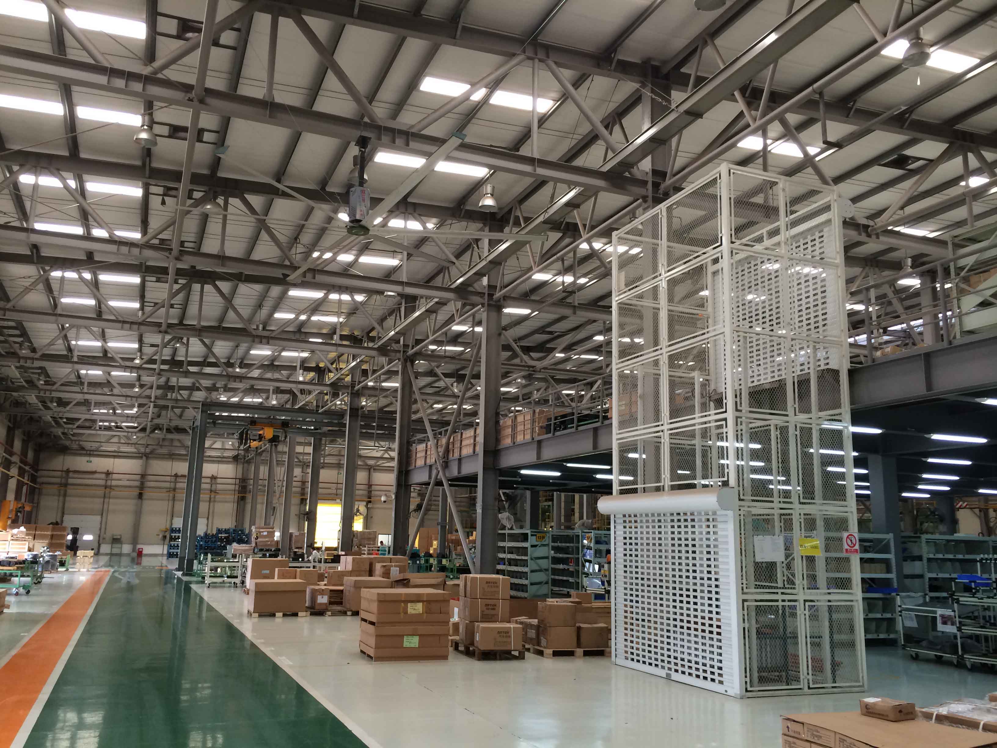 安全穩定的多柱鋁合金升降平臺在商場檢修中的應用